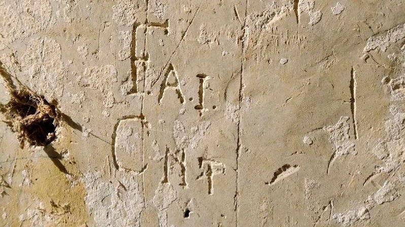 La Cartuja de las Fuentes revela nuevos grafitos de la guerra civil