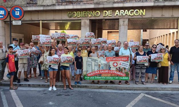 Entrega de firmas por una prestación sanitaria digna y de calidad en el consultorio